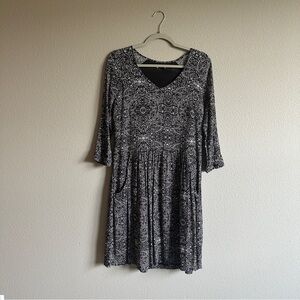 Garnet Hill Black and White Print Long Sleeve Midi Dress